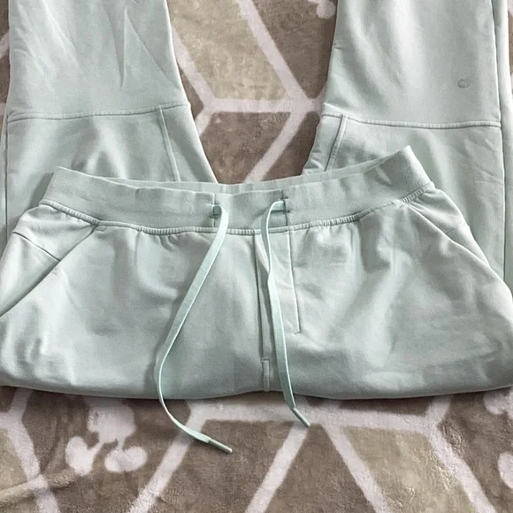 Lululemon joggers - Picture 7 of 11